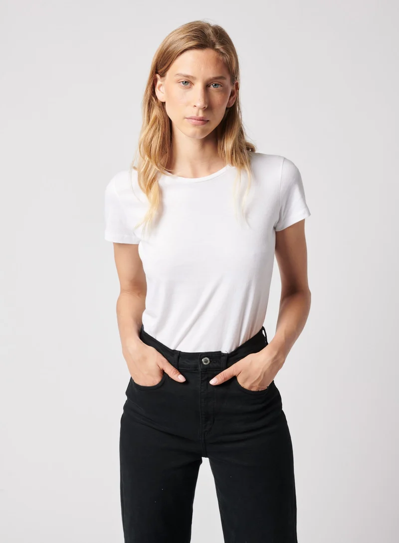 Soft touch T-shirt de base ajusté à col rond