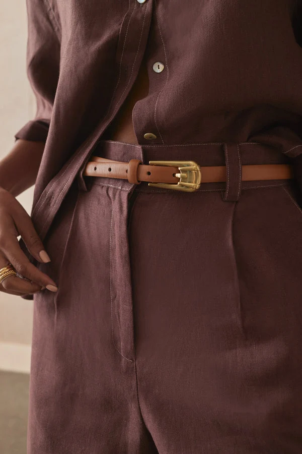 Ceinture Carini en cuir mince avec boucle dorée
