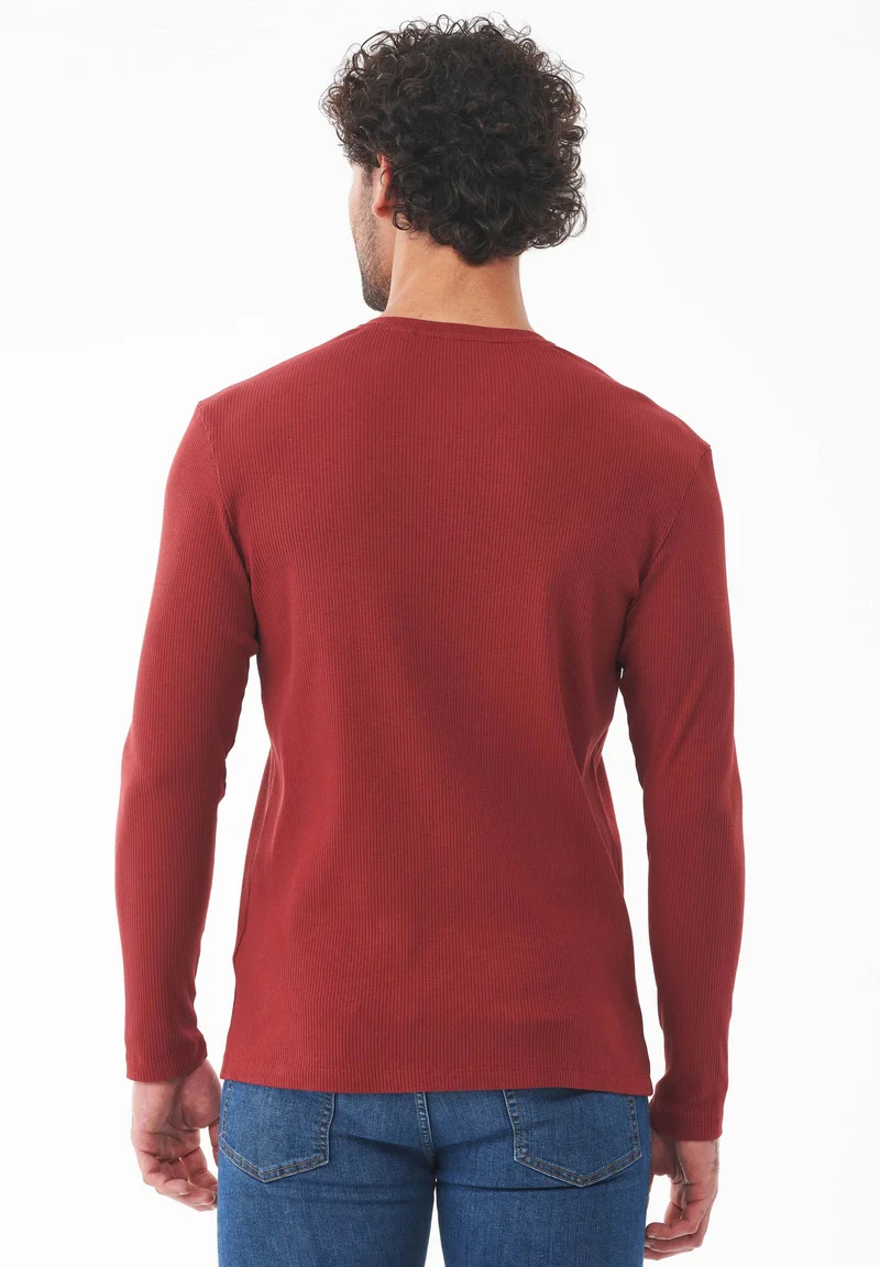 Geripptes Henley Langarmshirt aus Bio-Baumwolle
