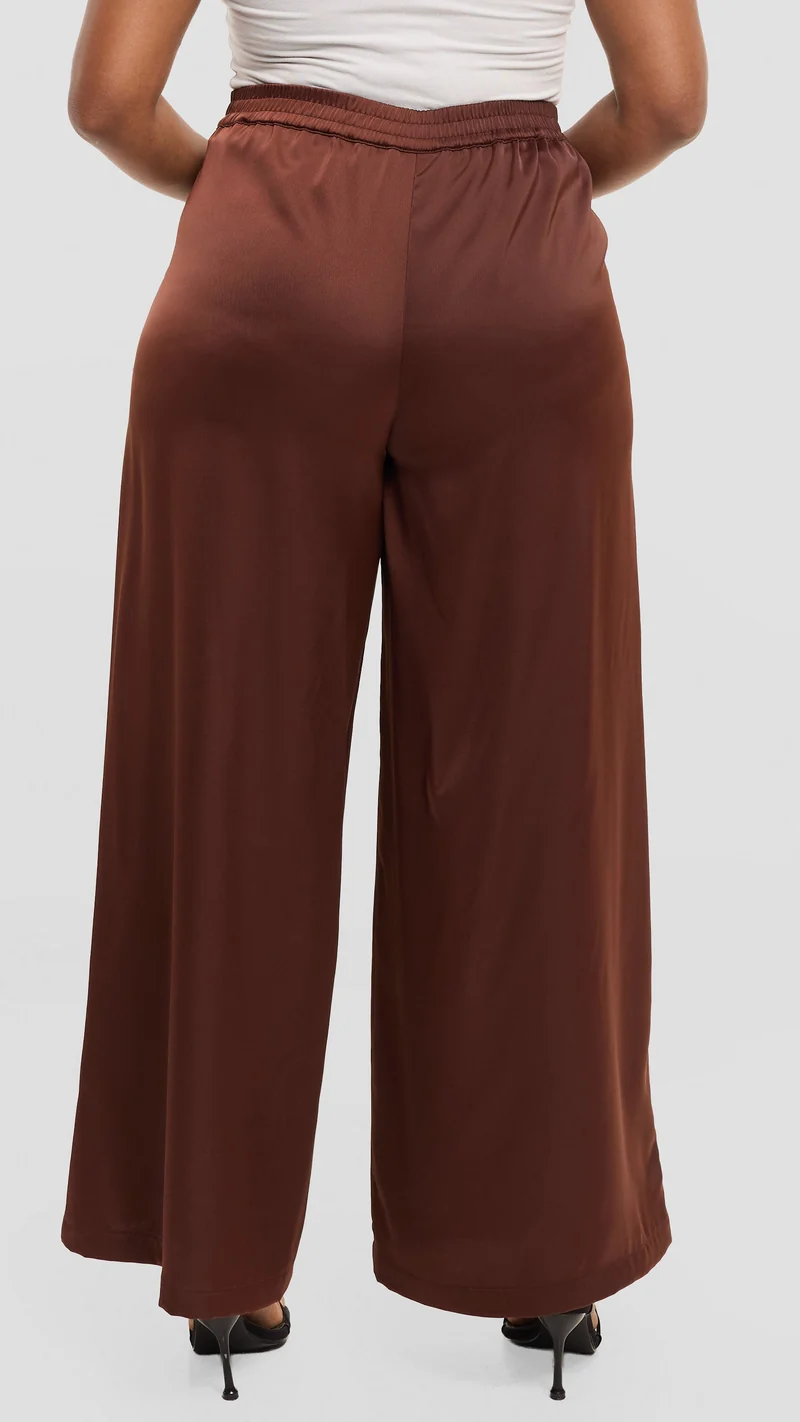 Vivo Essi Wide Leg Pants in Satin - Chocolate