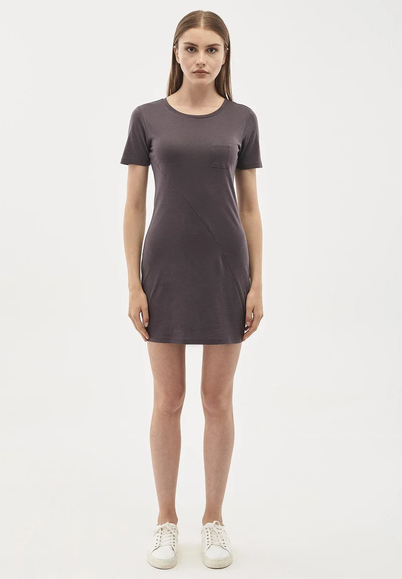 Kleid aus TENCEL™ Lyocell-Mix mit Brusttasche