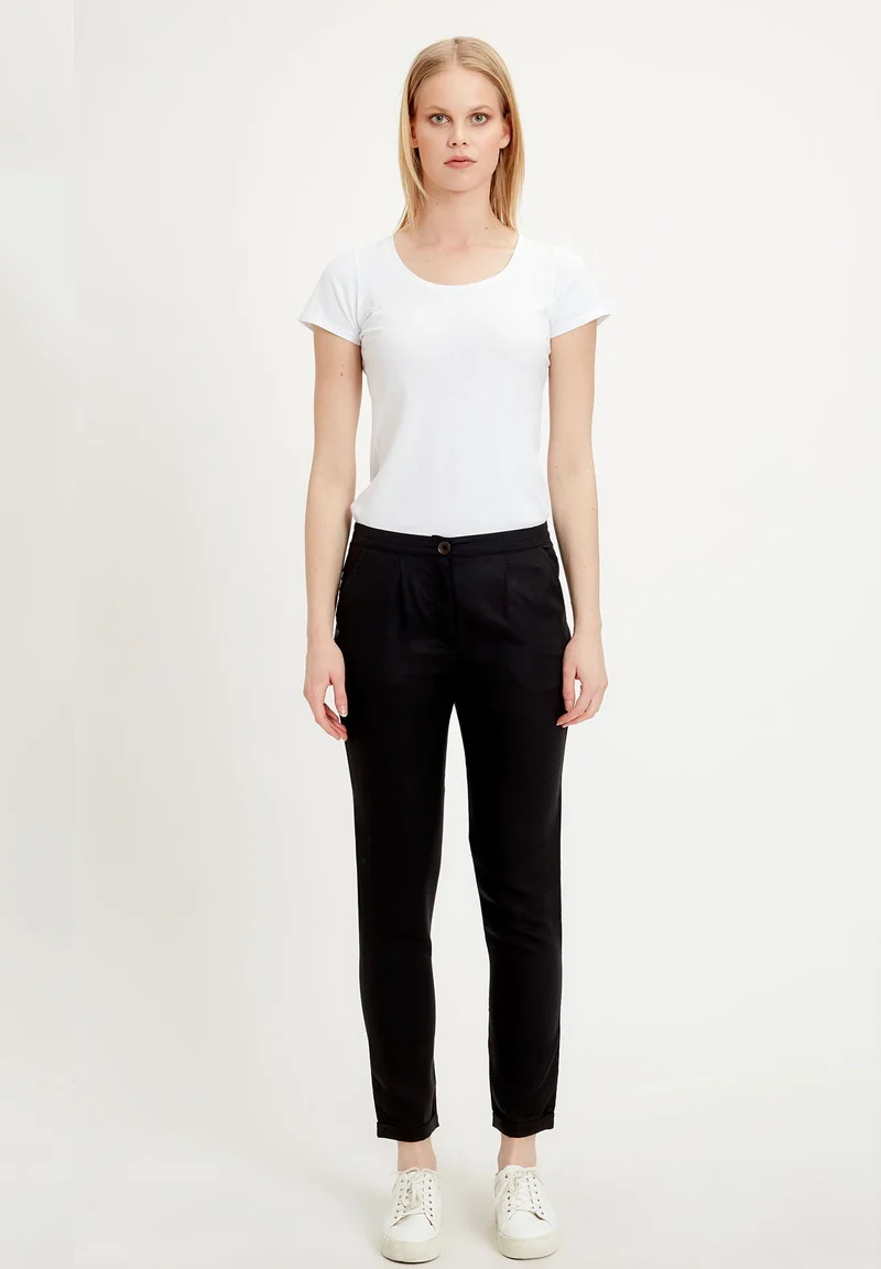 Hose aus TENCEL™ Lyocell mit seitlichen Eingriffstaschen