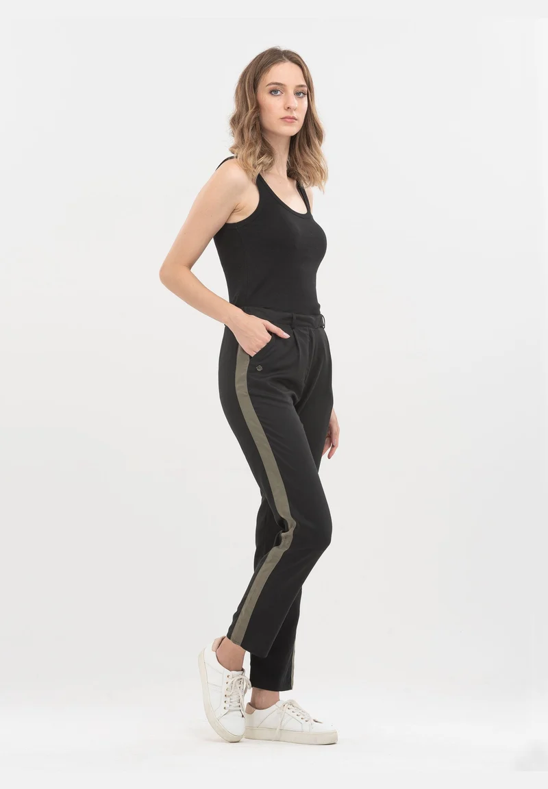 Hose aus TENCEL™ Lyocell mit seitlichen Tapestreifen