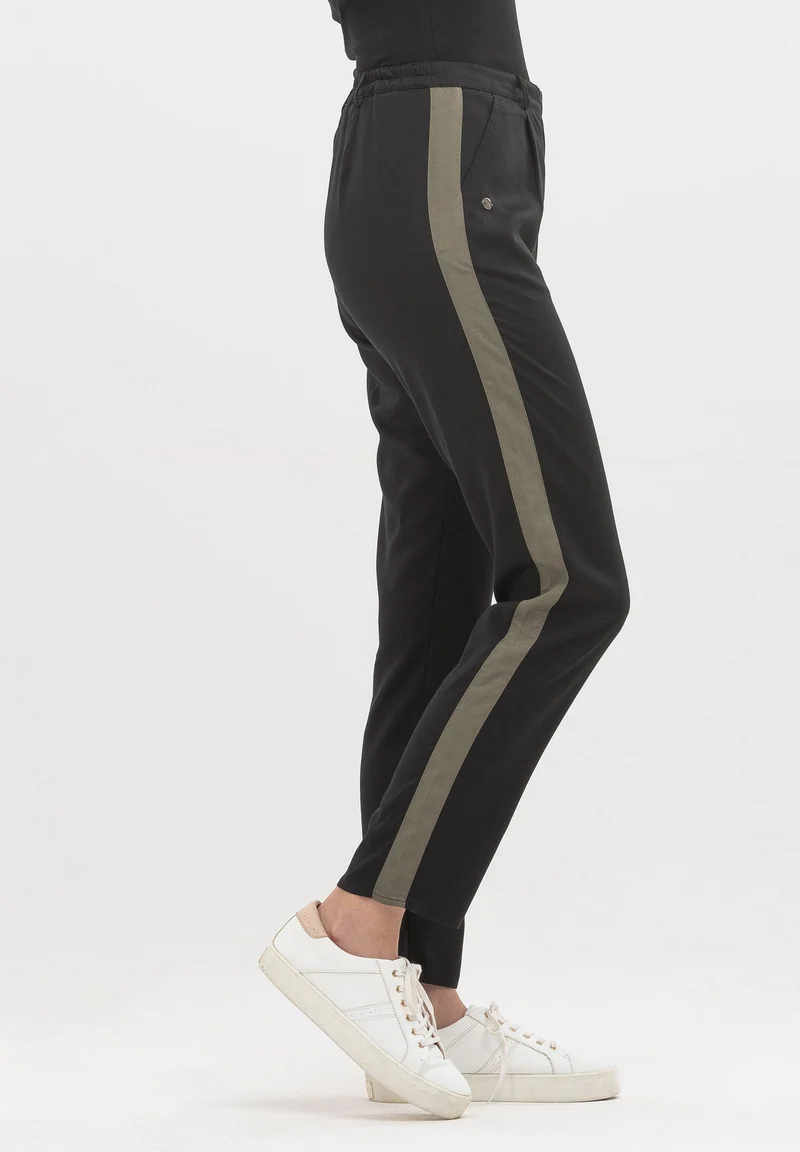 Hose aus TENCEL™ Lyocell mit seitlichen Tapestreifen