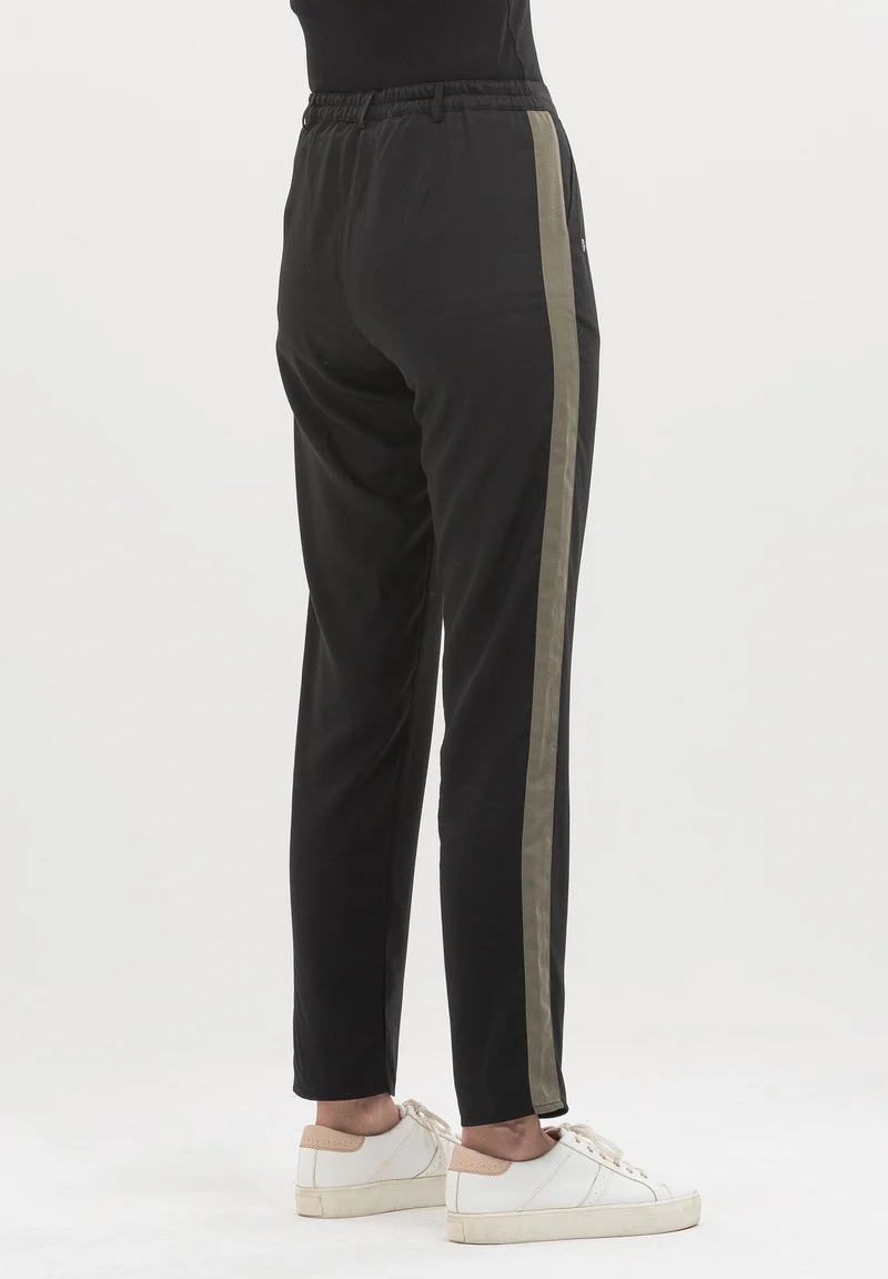 Hose aus TENCEL™ Lyocell mit seitlichen Tapestreifen