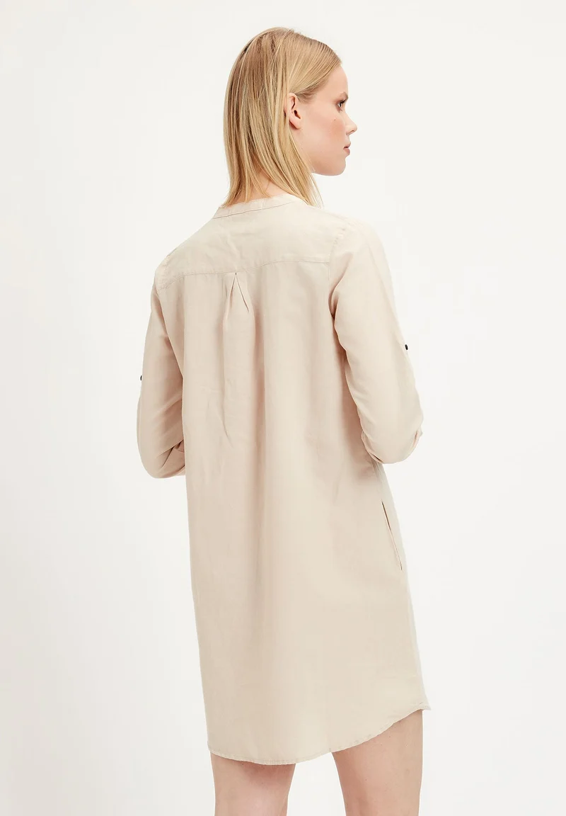 Langarm Kleid aus Leinen-Mix mit Knopfleiste