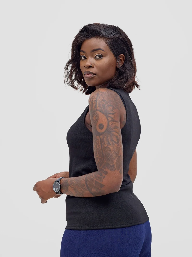 Vivo Chela Tank Top in Stretch Rib - Black