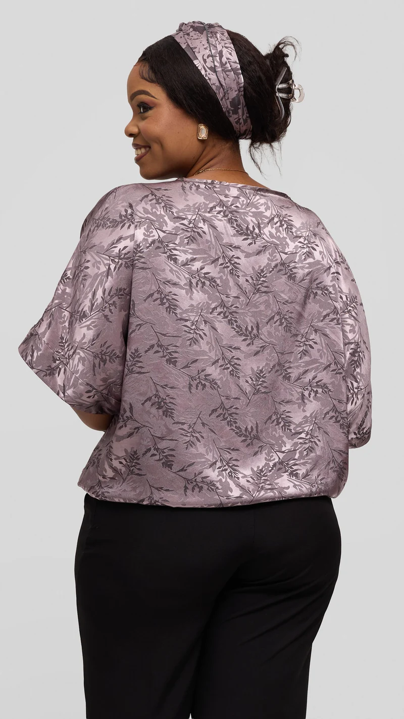 Vivo Liora Drawstring Kimono Sleeve Top in Textured Satin - Taupe Print