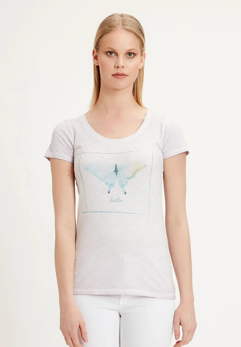 Garment Dyed T-Shirt aus Bio-Baumwolle mit Schmetterling-Print