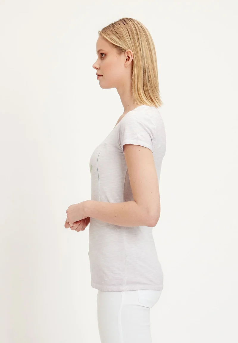 Garment Dyed T-Shirt aus Bio-Baumwolle mit Schmetterling-Print