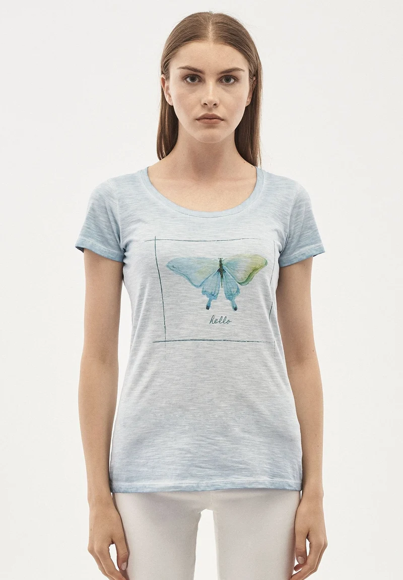 Garment Dyed T-Shirt aus Bio-Baumwolle mit Schmetterling-Print