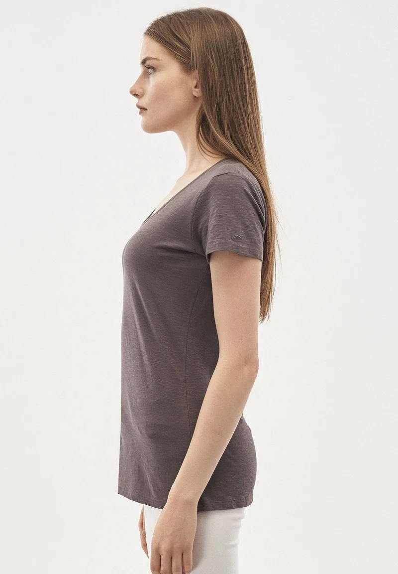 Basic T-Shirt aus Bio-Baumwolle mit V-Ausschnitt