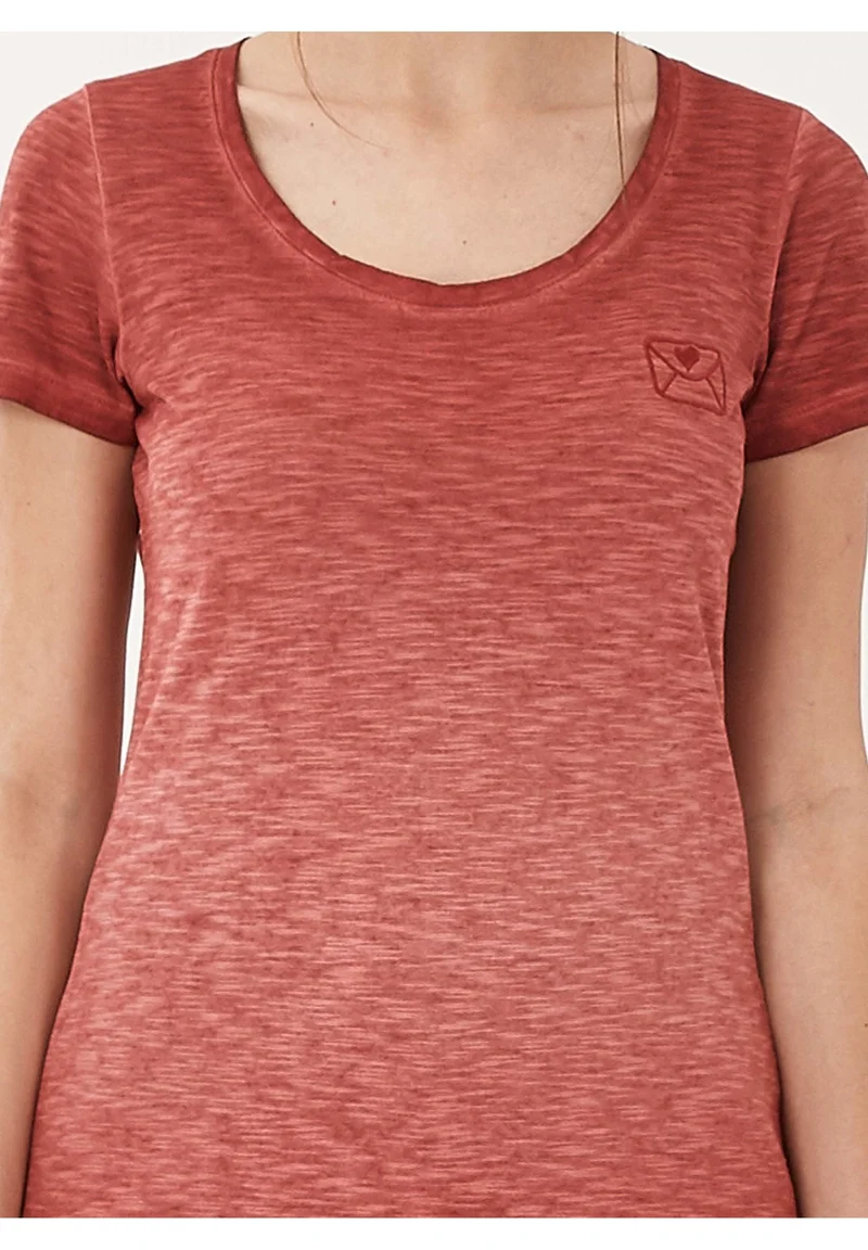 Garment Dyed T-Shirt aus Bio-Baumwolle mit Stickerei