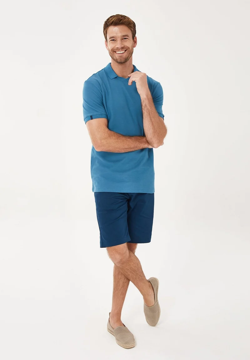 Poloshirt aus Bio-Baumwolle mit V-Ausschnitt