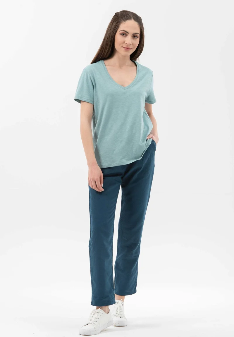 Basic T-Shirt aus Bio-Baumwolle mit V-Ausschnitt