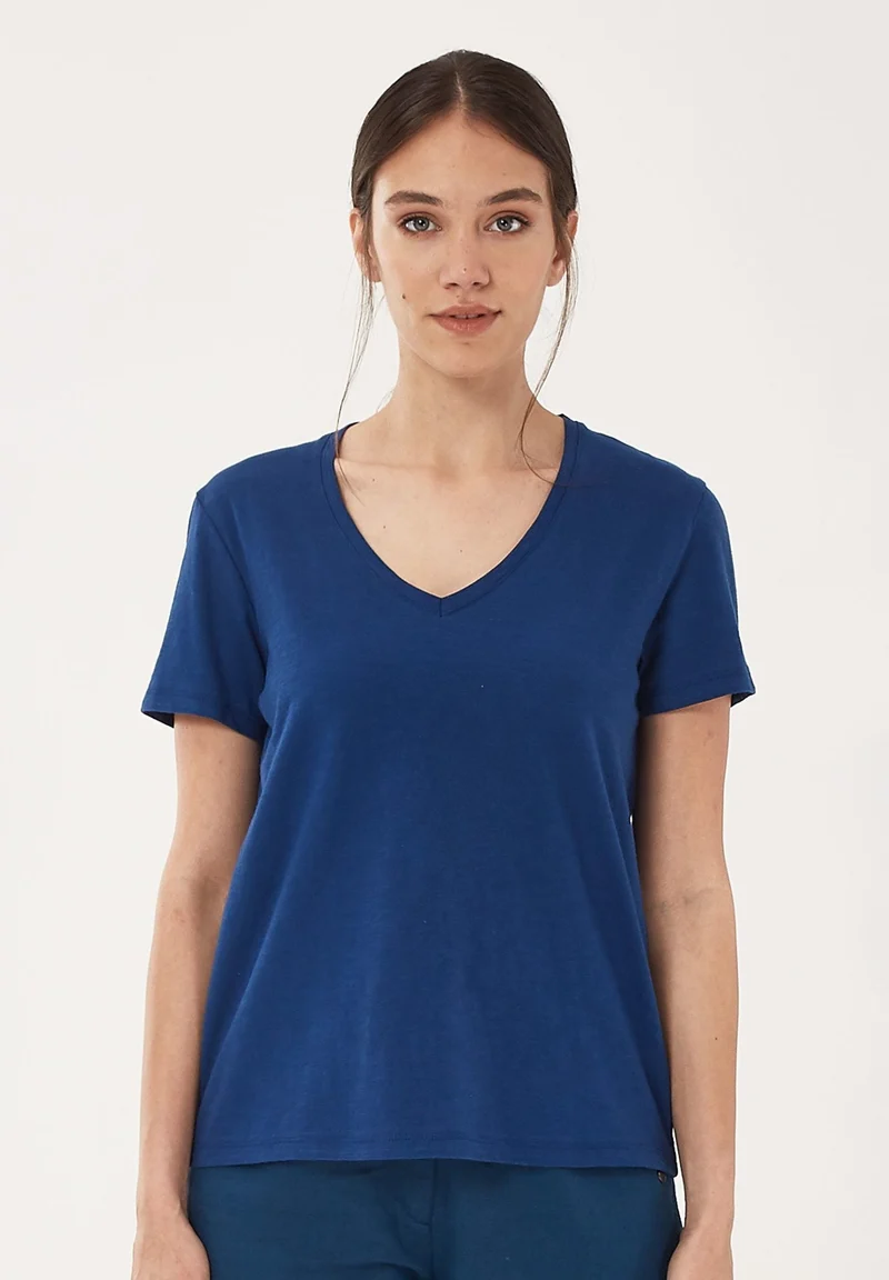 Basic T-Shirt aus Bio-Baumwolle mit V-Ausschnitt