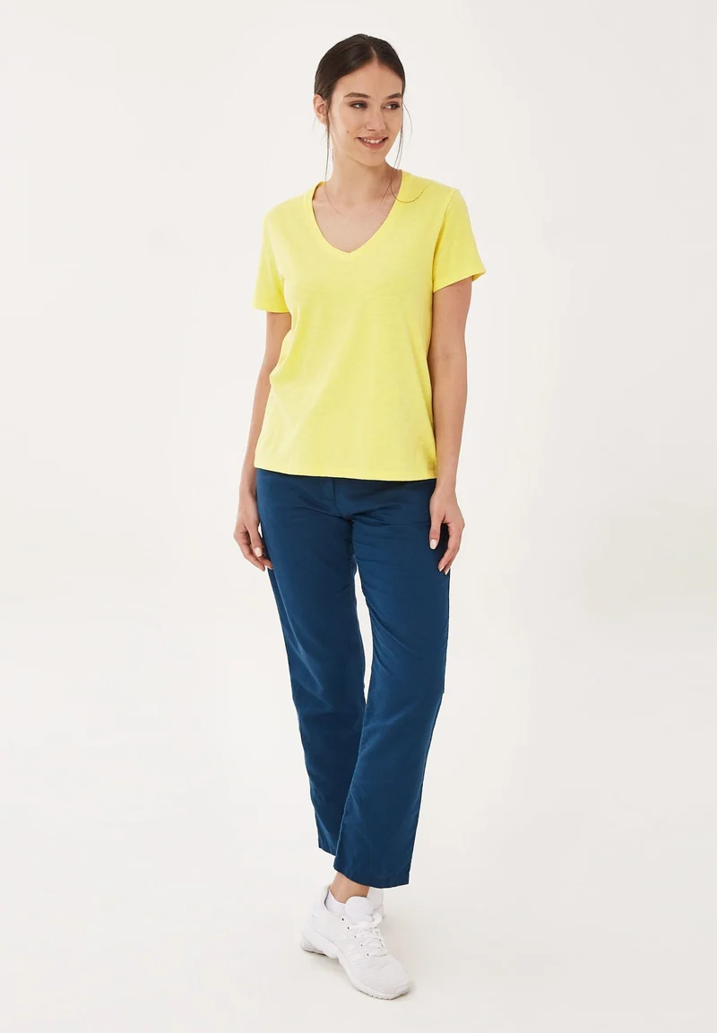 Basic T-Shirt aus Bio-Baumwolle mit V-Ausschnitt