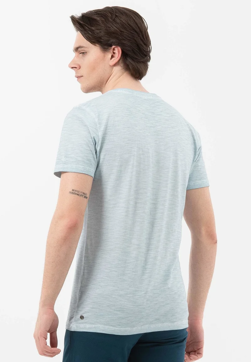 Garment Dyed T-Shirt aus Bio-Baumwolle mit Print