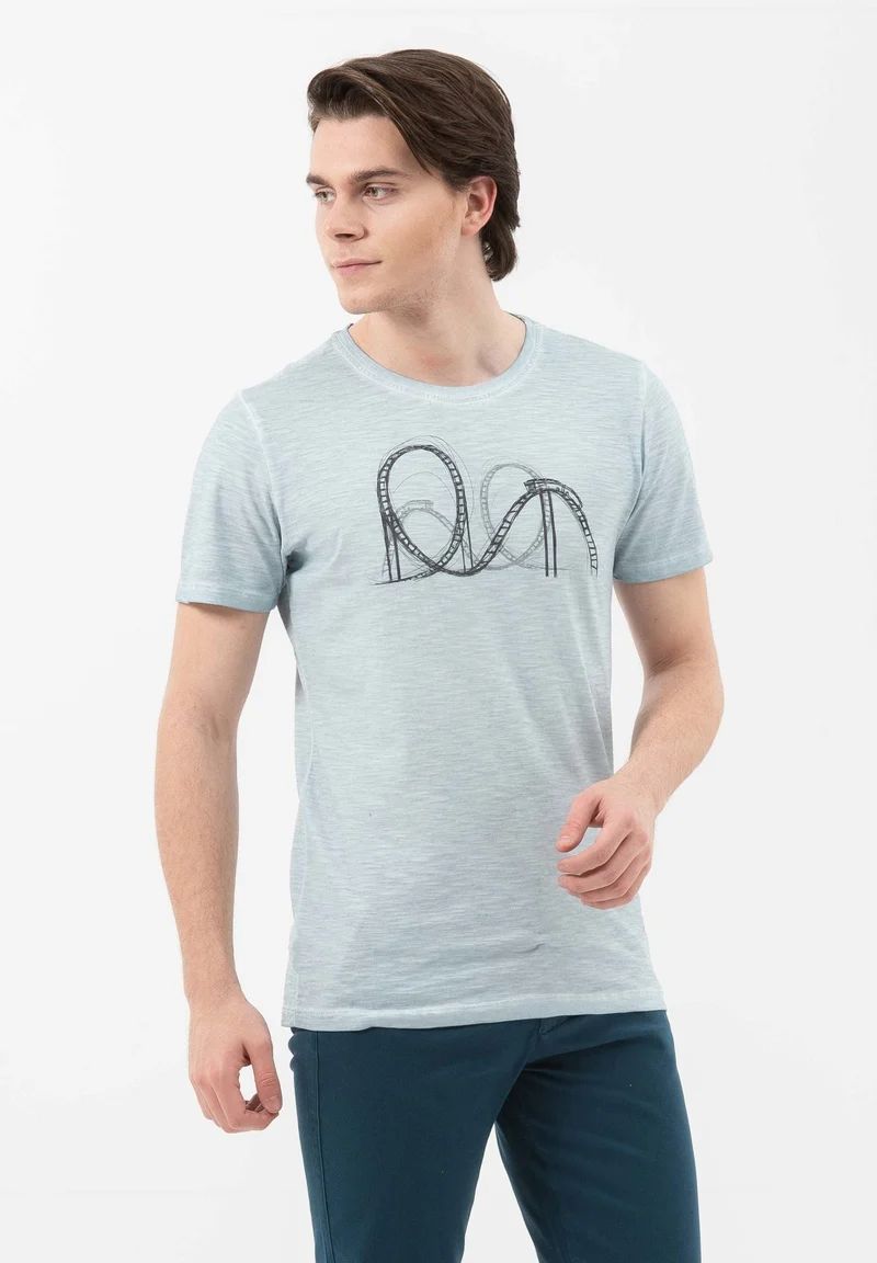 Garment Dyed T-Shirt aus Bio-Baumwolle mit Print