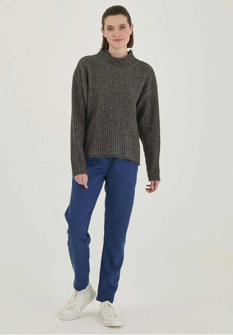 Stehkragenpullover aus Bio-Merinowolle und Bio-Baumwolle