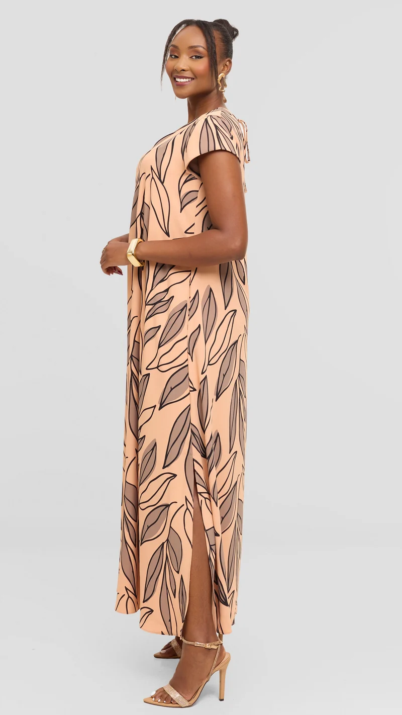 Vivo Kani Cap Sleeve Maxi Dress in Textured Crepe - Peach / Black Zera Print