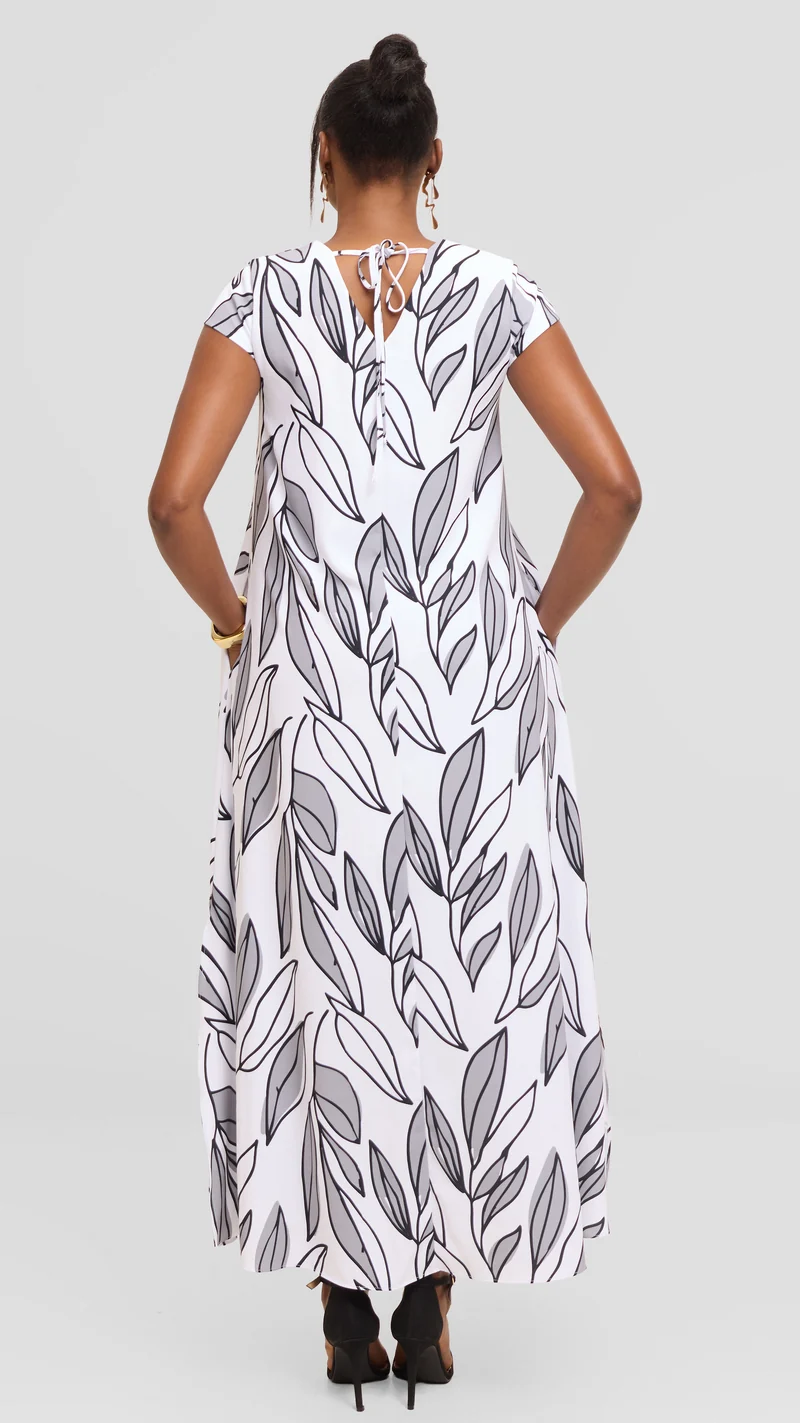 Vivo Kani Cap Sleeve Maxi Dress in Textured Crepe - White / Black Zera Print