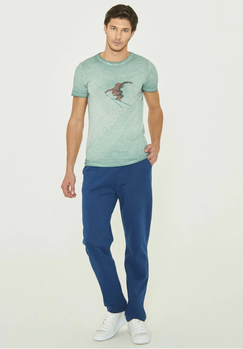 Garment Dyed T-Shirt aus Bio-Baumwolle mit Print