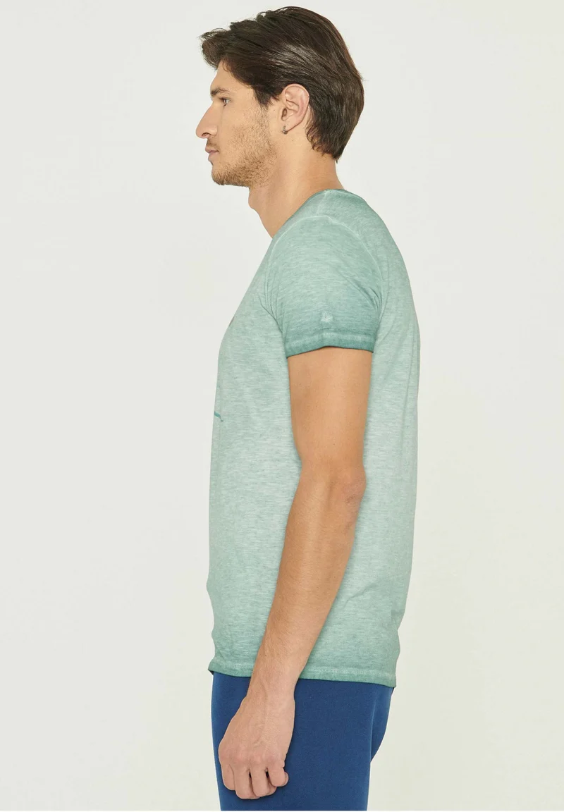 Garment Dyed T-Shirt aus Bio-Baumwolle mit Print