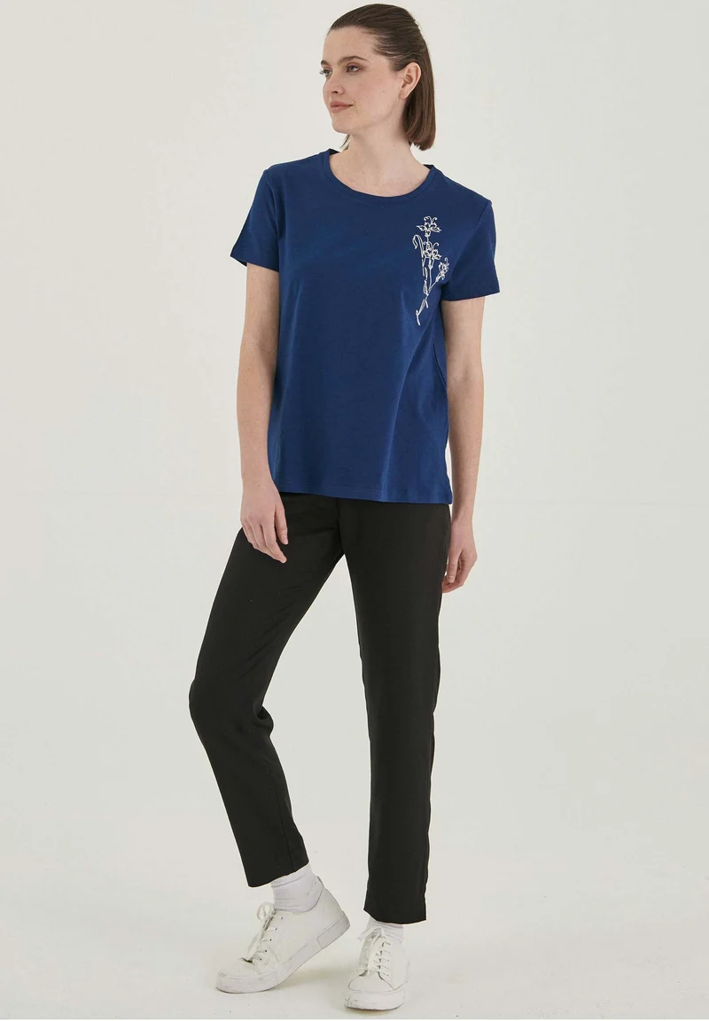T-Shirt aus Bio-Baumwolle mit Stickerei