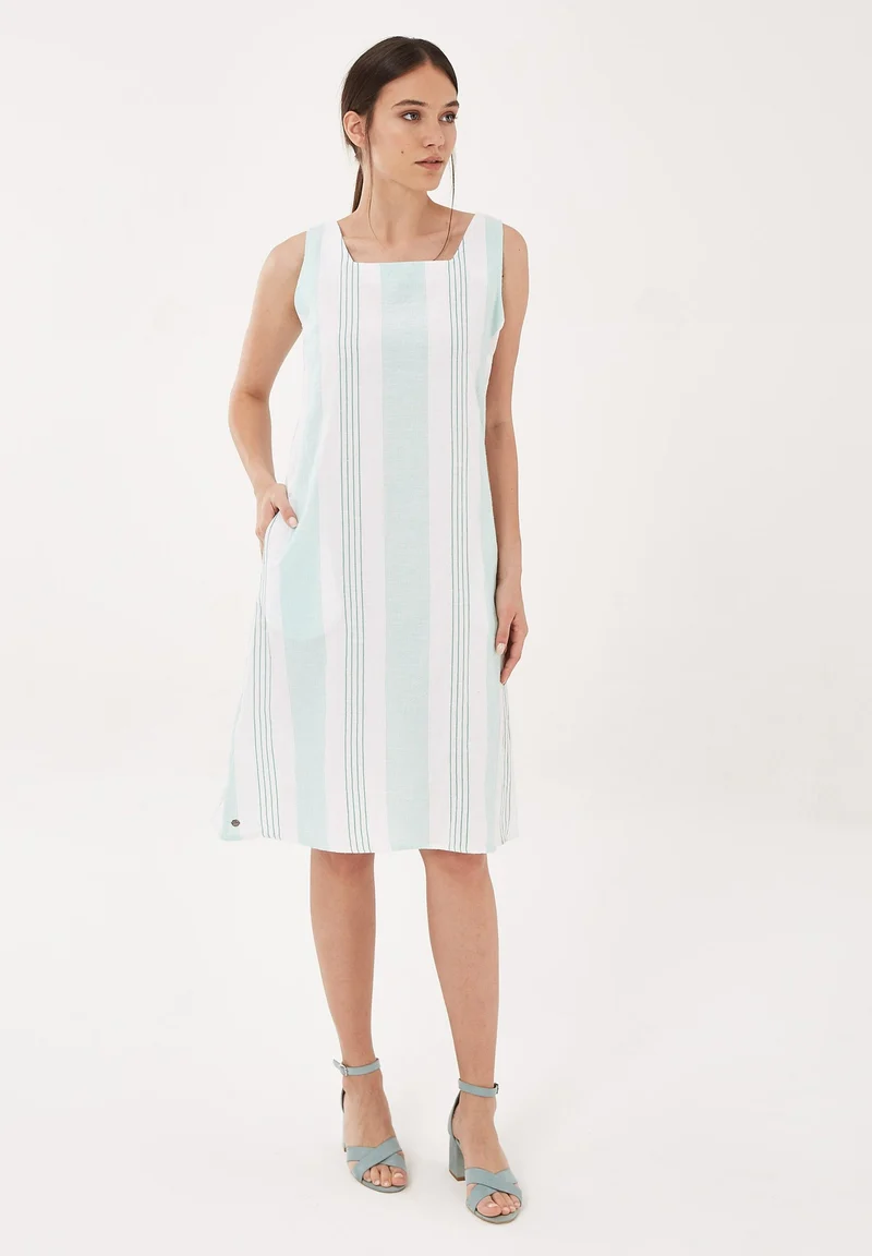 Kleid aus Leinen-Mix mit Längsstreifen