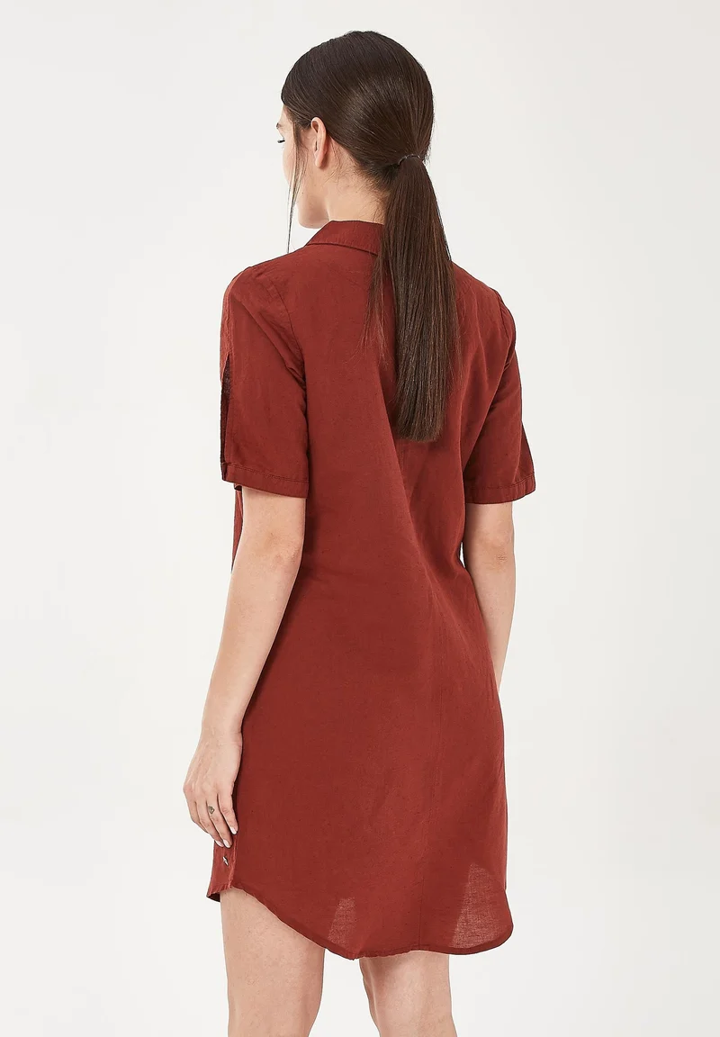 Kleid aus Leinen-Mix mit Bubikragen