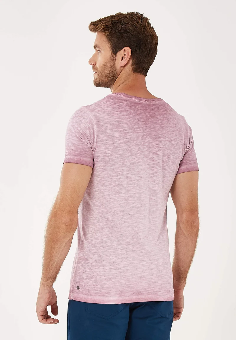 Garment Dyed T-Shirt aus Bio-Baumwolle mit Print