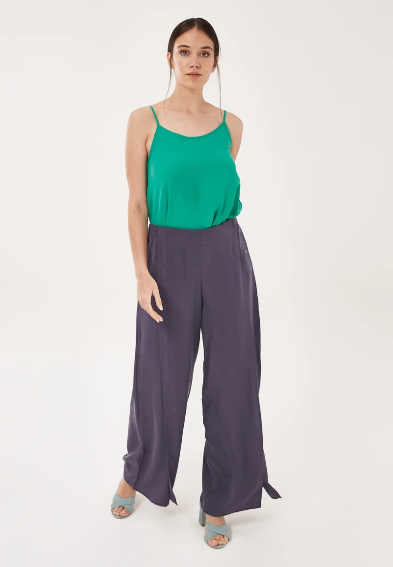 Hose aus TENCEL™ Lyocell mit Schlitz