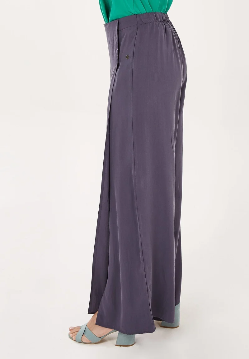 Hose aus TENCEL™ Lyocell mit Schlitz