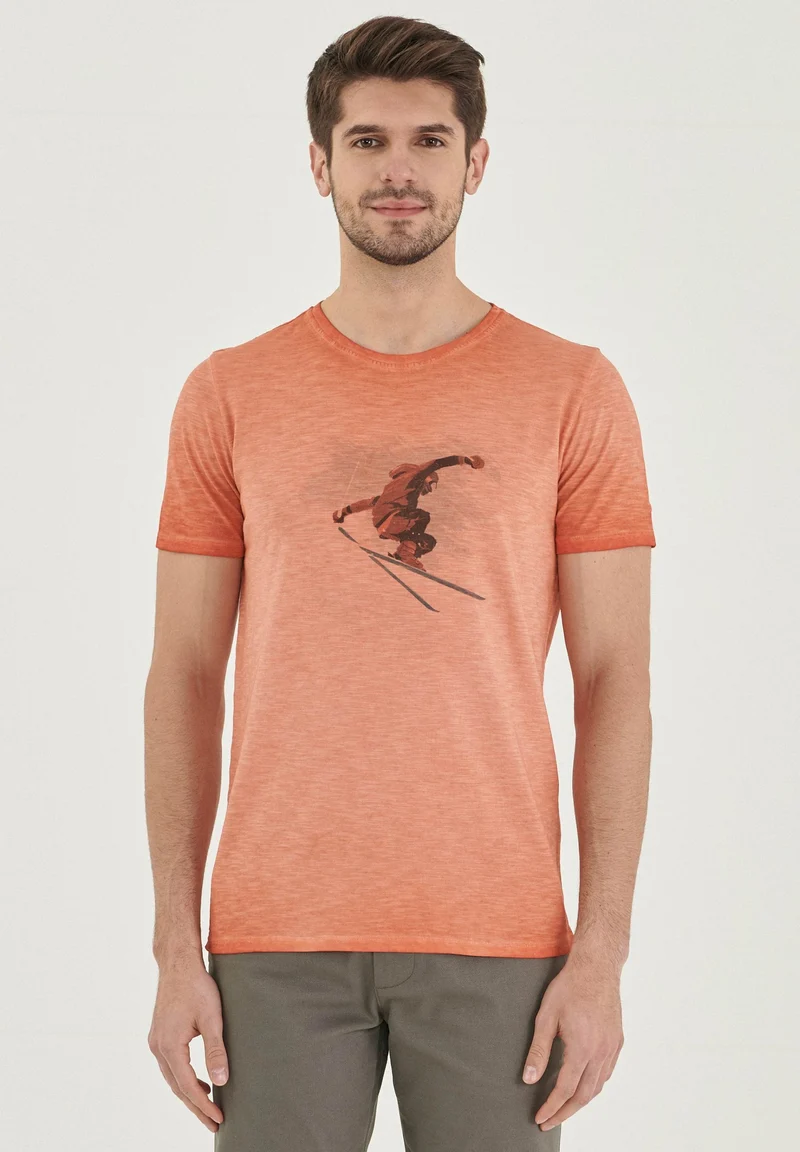 Garment Dyed T-Shirt aus Bio-Baumwolle mit Print