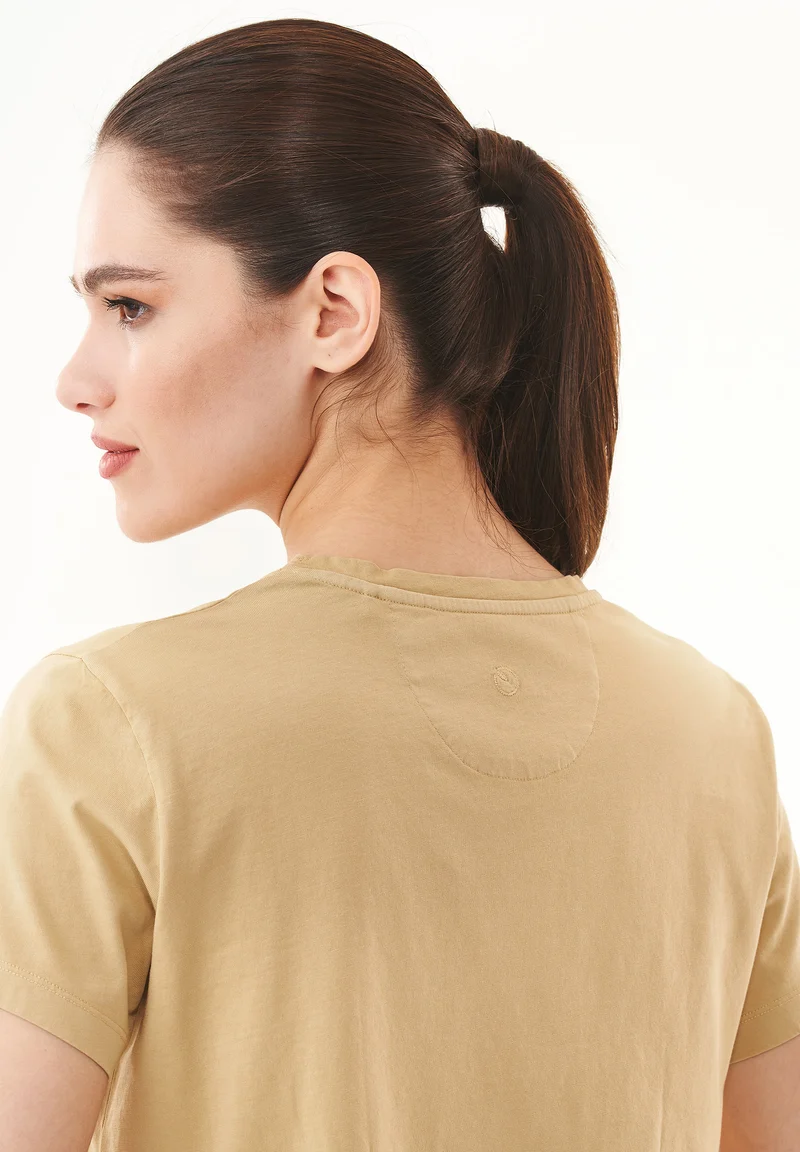 Natural Dye T-Shirt aus Bio-Baumwolle