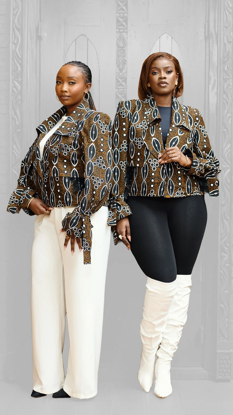 Plainchic Cropped Jacket – Brown Geometric Print