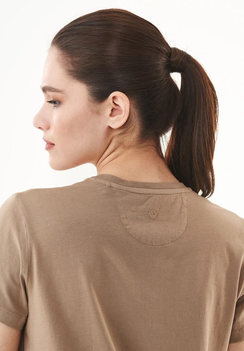 Natural Dye T-Shirt aus Bio-Baumwolle