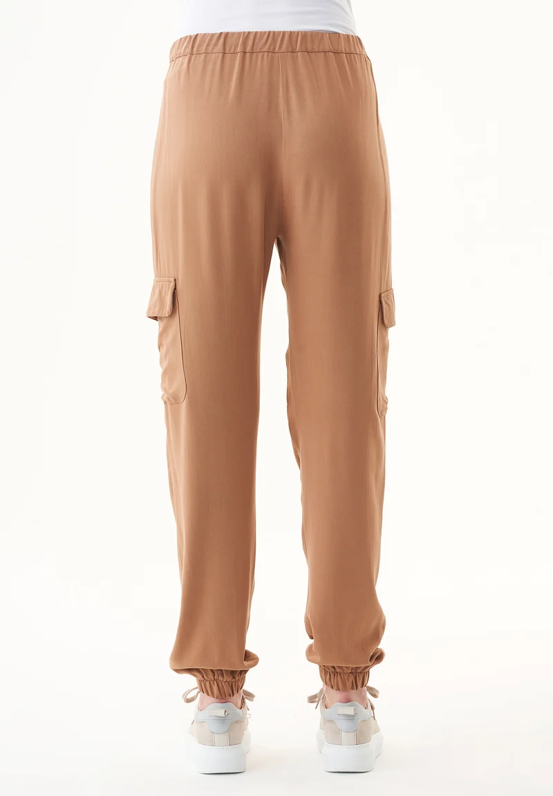 Cargohose aus LENZING™ ECOVERO™