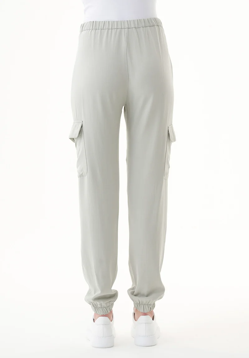 Cargohose aus LENZING™ ECOVERO™