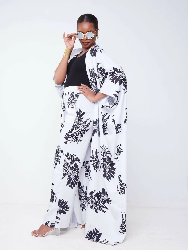 Wsc Pambo Dd Holdings Gertrudes Black Print Kimono - White