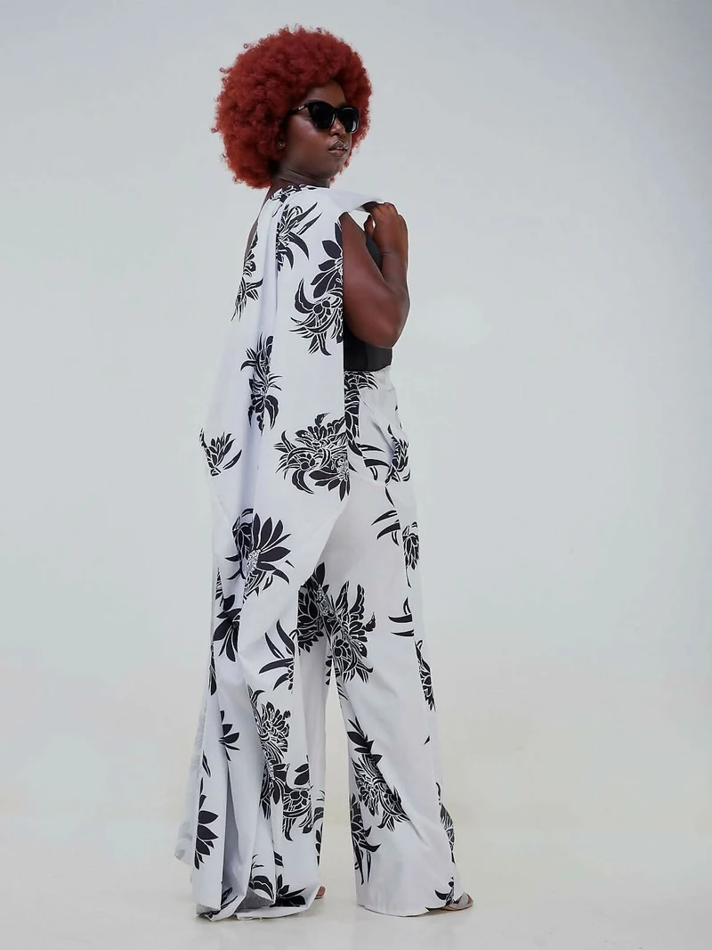 Wsc Pambo Dd Holdings Gertrudes Black Print Kimono - White