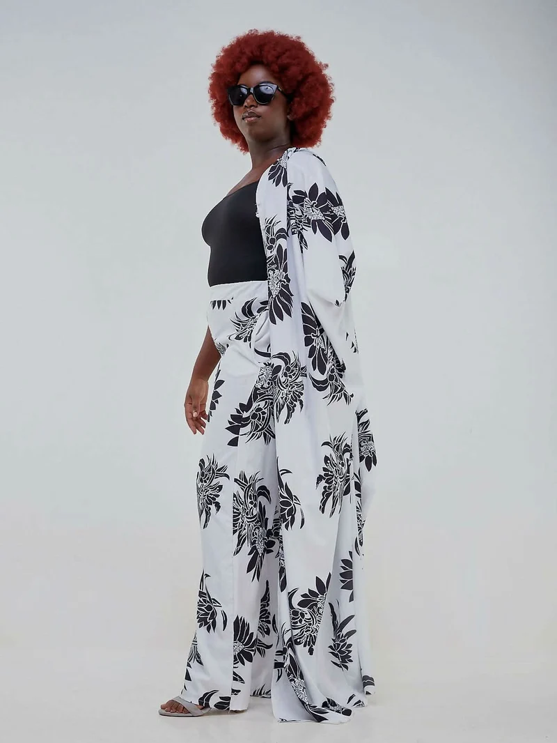 Wsc Pambo Dd Holdings Gertrudes Black Print Kimono - White