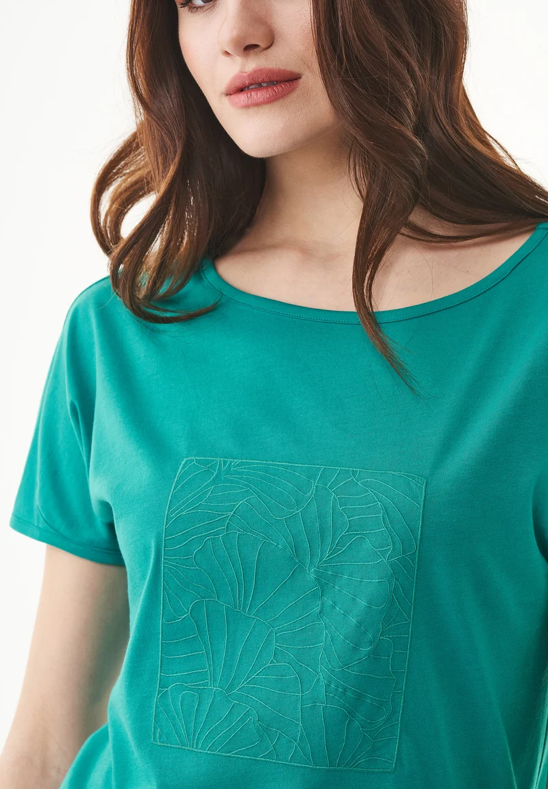 T-Shirt aus TENCEL™ Modal und Bio-Baumwolle mit Stickerei