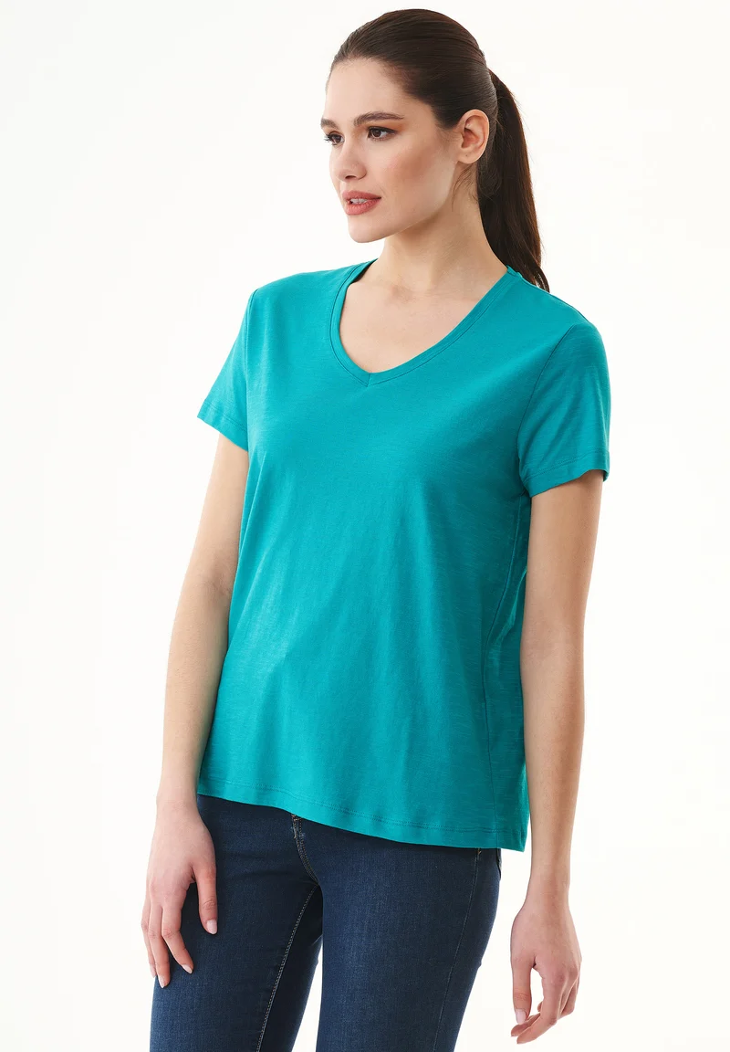 Basic T-Shirt aus Bio-Baumwolle mit V-Ausschnitt