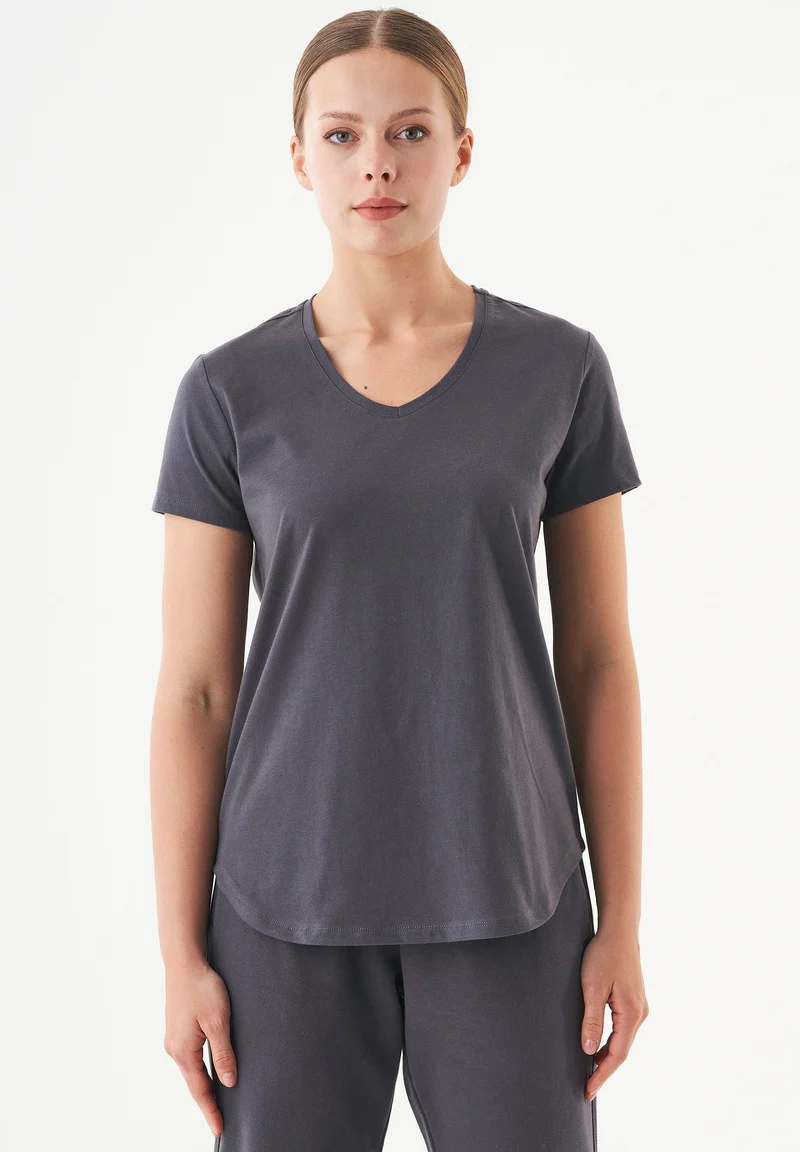 TUBA Basic T-Shirt aus Bio-Baumwolle mit V-Ausschnitt