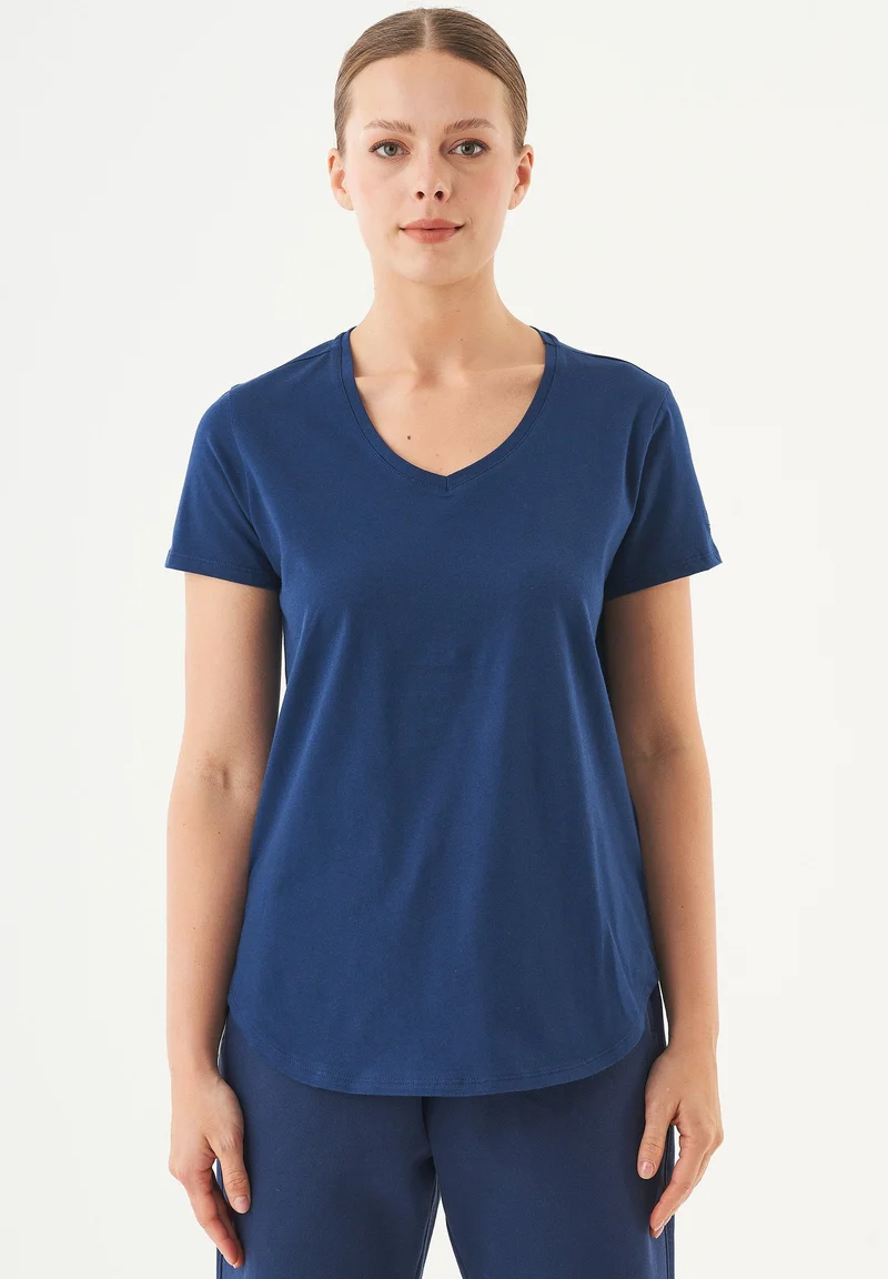 TUBA Basic T-Shirt aus Bio-Baumwolle mit V-Ausschnitt