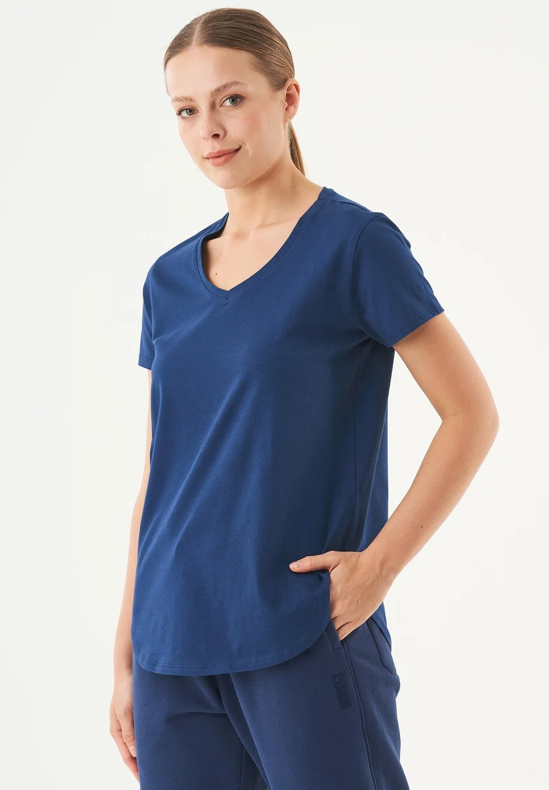 TUBA Basic T-Shirt aus Bio-Baumwolle mit V-Ausschnitt