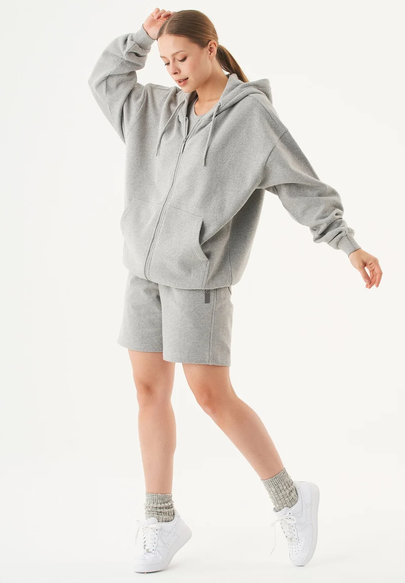 SHEYMA Sweatshorts aus Bio-Baumwolle