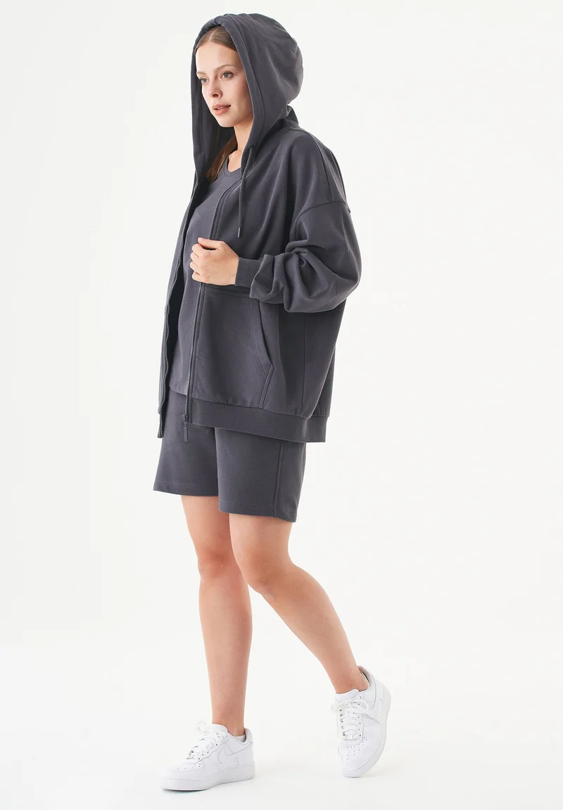 SHEYMA Sweatshorts aus Bio-Baumwolle